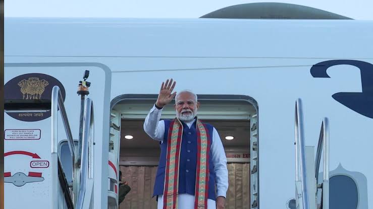 भारत लौटे पीएम मोदी, विदेशी संसदों में 17 भाषण देकर कांग्रेस प्रधानमंत्रियों के कुल रिकॉर्ड की बराबरी की